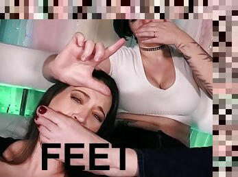 Lez feet