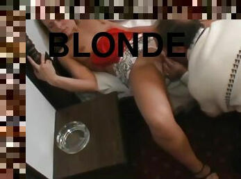 i-ansigtet, blond