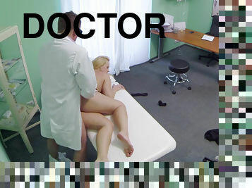 Big tit hottie spreads her legs for doctor
