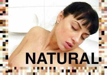 bañando, masturbación, coño-pussy, natural, perfecto, a-solas, afeitada, húmedo, morena