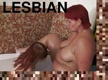 Annadevot - Lesbian Bath Play
