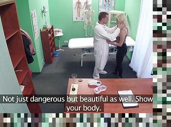 Blonde female patient of the Czech hospital Daisy Lee dicked