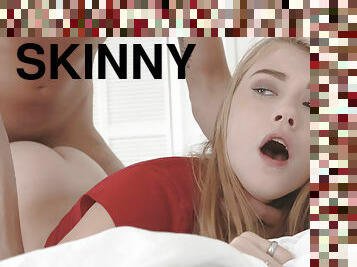 Skinny blonde with tiny boobies Hannah Hays enjoys cunnilingus