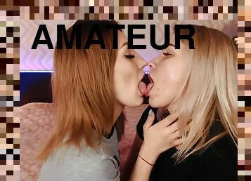 Amateur lesbians kissing on the webcam