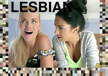 Foxxi tries lesbian threesome in the hostel