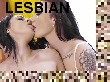 gros-nichons, chatte-pussy, lesbienne, baisers, naturel, percé, tchèque, face-sitting, fessée, tatouage