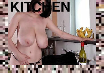 LA - Cleavage in the Kitchen - luna amor