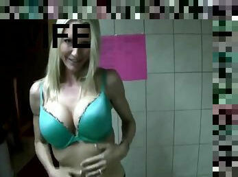 bañando, tetas-grandes, cuatro-patas, esposa, mamada, primera-persona, pechugona, tetas