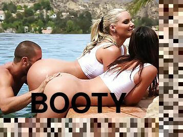 Porn stars Jade Stevens & Phoenix Marie enjoy booty worshiping