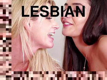lesbian-lesbian, hindu, bertiga, berambut-pirang, pakaian-dalam-wanita, fantasi