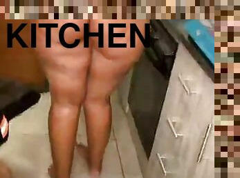 Kitchen twerk - Groupsex