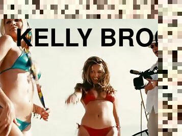 Kelly Brook call with a stoplight