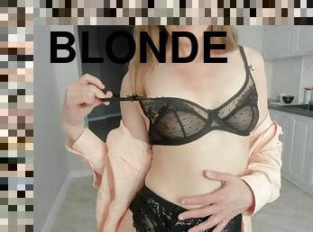 Pretty blonde on cam