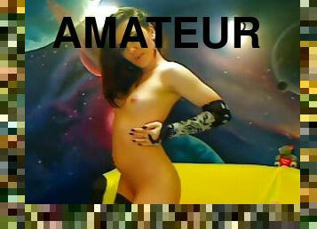 Brunette nude dancing on webcam