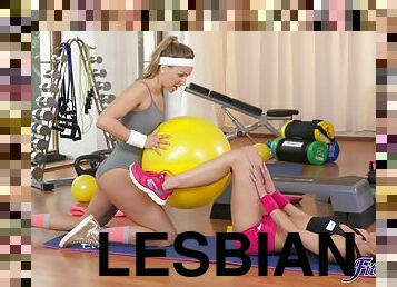 vagina-pussy, lesbian-lesbian, remaja, ruang-olahraga, basah, latihan