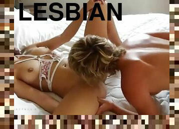 Teen lesbian strapon