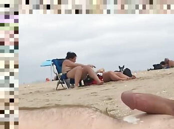 Cumshot in beach without touching