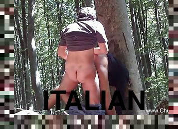 Italian couple to fuck in the forest