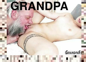 Teen skank blows grandpa