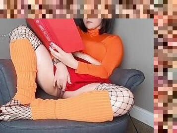 Velma Distracted While Reading Edges To HUGE Squirt Orgasm