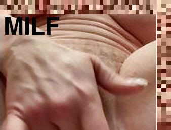 storatuttar, klitta, masturbation, orgasm, fitta-pussy, kvinnligt-sprut, milf, fingerknull, första-gången, brunett