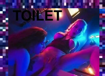 public, chatte-pussy, gode-ceinture, lesbienne, baisers, toilette, club