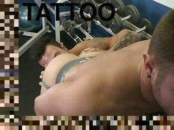 Tattoo bodybuilder anal sex and facial