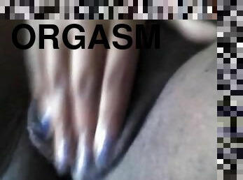 Fingering my pussy till I squirt