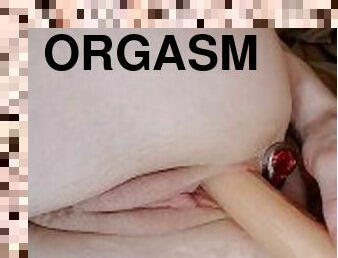 Multiple orgasms- buttplug Milf can't stop creaming