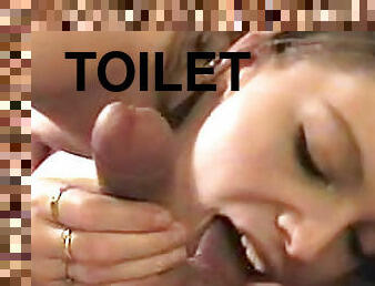 amatir, sayang, blowjob-seks-dengan-mengisap-penis, pacar-perempuan, berhubungan-dengan-wajah, toilet, manis, manis-sekali, sempurna, payudara-kecil