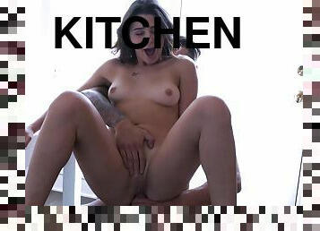 chatte-pussy, ejaculation-sur-le-corps, ados, fou, cuisine, cow-girl, brunette, érotique, jambes