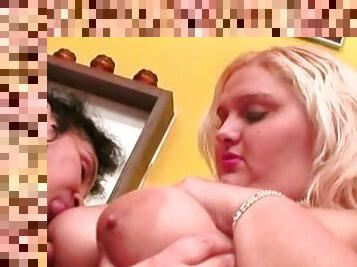Chubby babe masturbating one another