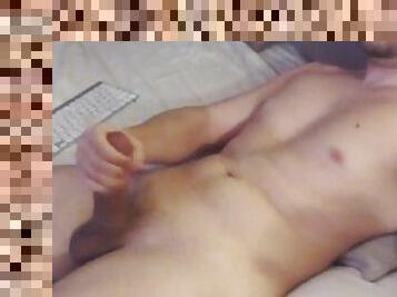 Camming boy busts a huge load for his viewers