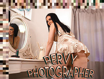 Pervy Photographer - UpskirtJerk