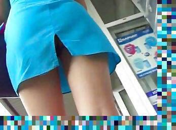 Voyeur enjoys outdoor upskirt scene