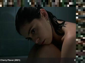 Rosa Salazar no clothes