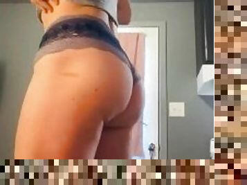 Twerking pawg milf just wants to make cocks hard