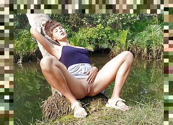 a hot girl masturbates and gives a blowjob sitting on the palmtree