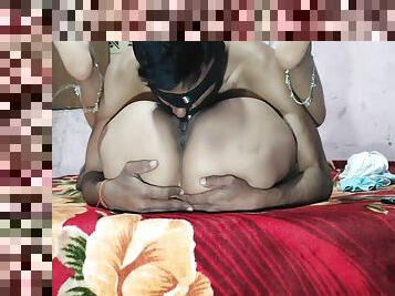 Indian Bhabhi Ke Ghar Par Aaye Electrecian Mistri Ne Bhabhi Ko Apni Baato Me Bahlakar Apni Land Ki Pyaas Bujhai