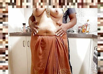 cul, gros-nichons, femme, milf, maison, indien, couple, jupe-en-l’air, cuisine, baisers