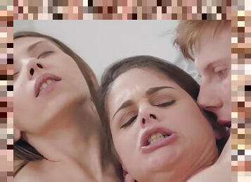 Shameless bombshells 3some memorable sex clip