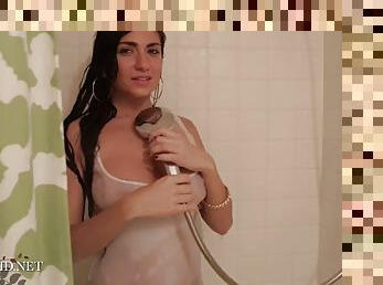 Shower babe washes her sexy pussy