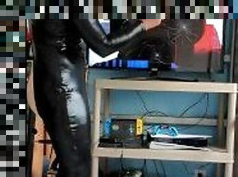 Joi DOMINATRICE Faucettes te casse la télévision ???? tu es sous mes ordres tu es mon homme objet