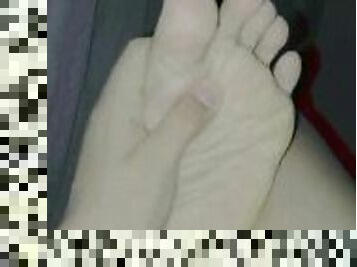 tickle on cute feet(? ??????? ?)??