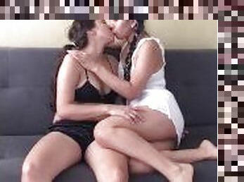 masturbare-masturbation, amatori, lesbiana, adolescenta, cu-degetelul, iubita, canapea, solo, argetinian