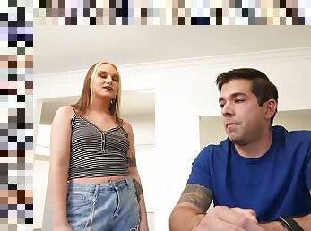 Big ass blonde Gwen Vicious seduces stepbro - amateur reality hardcore