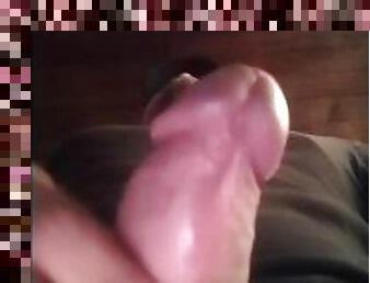 Me Masturbo frente a la camara mientras veo porno