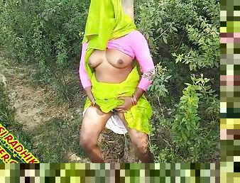 Araher Ke Khet Me Le Ja Ke Chood Diya Chachi Ko Desi Video