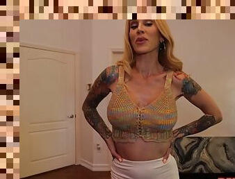 Tattooed stepmom deepthroats her pussy in POV