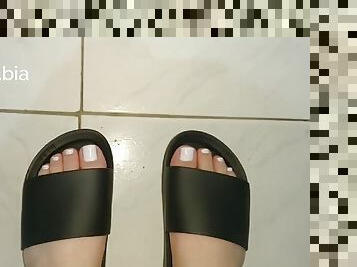 Bias feet, sweaty soles, Toejam Melissa sandals does anyone else have a video of her?
